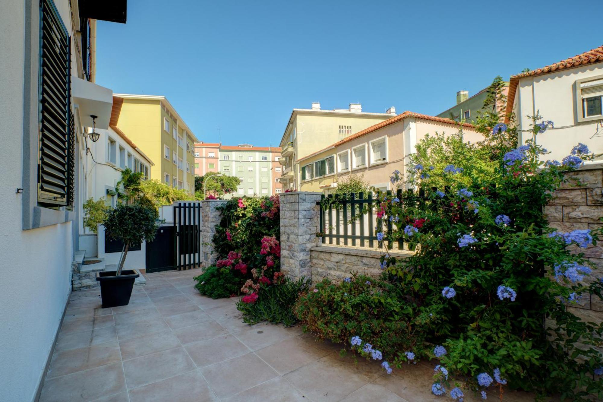 Comfortable Town House In Quiet Area By Lovelystay Lisbon Bagian luar foto