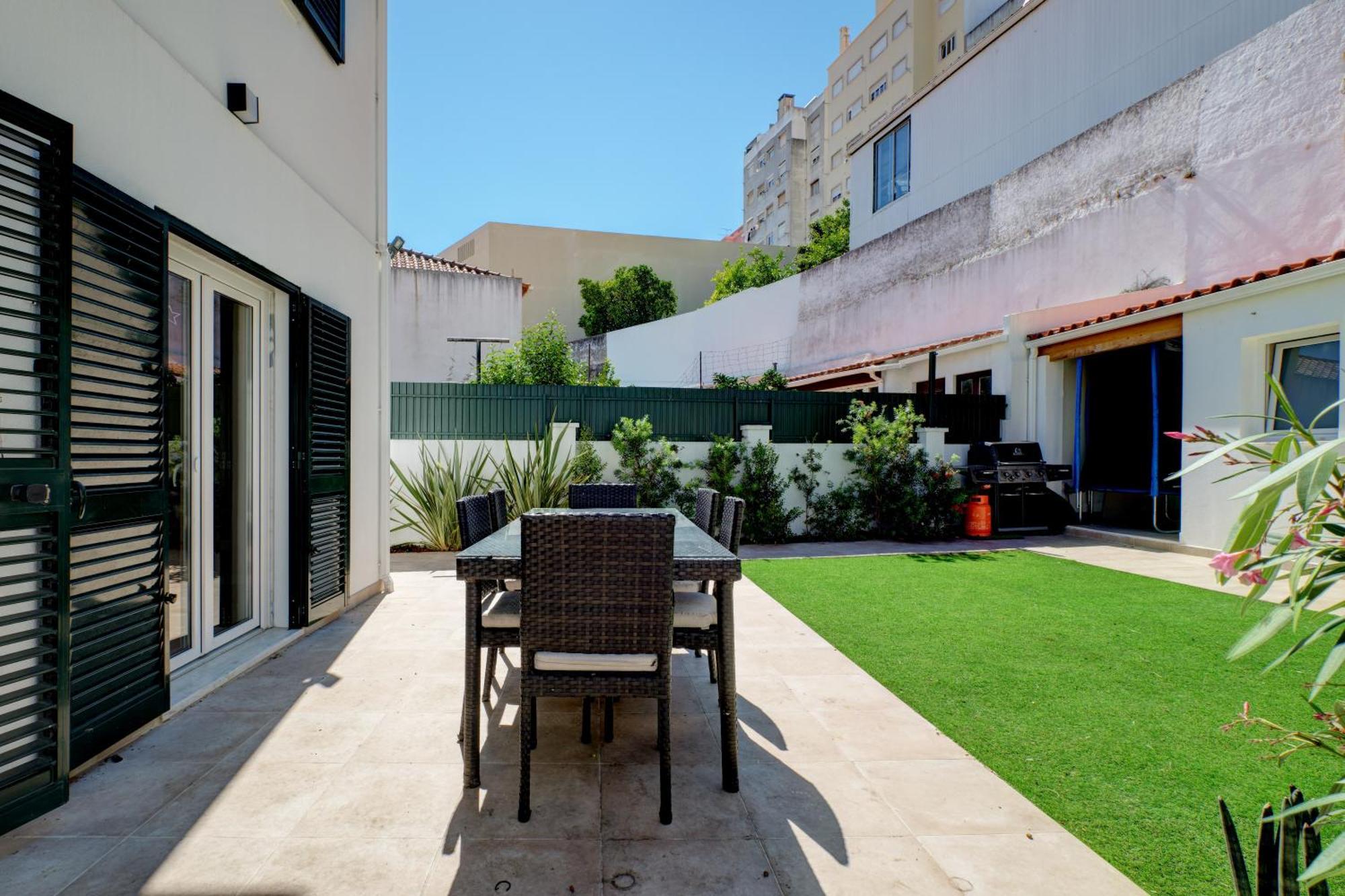 Comfortable Town House In Quiet Area By Lovelystay Lisbon Bagian luar foto
